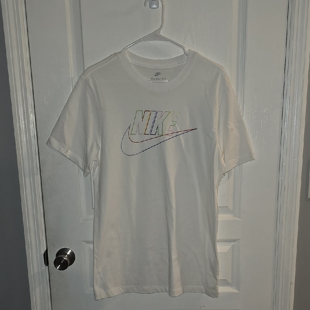 The Nike Tee Men's Medium Short Sleeve White Shirt New w/out Tags!